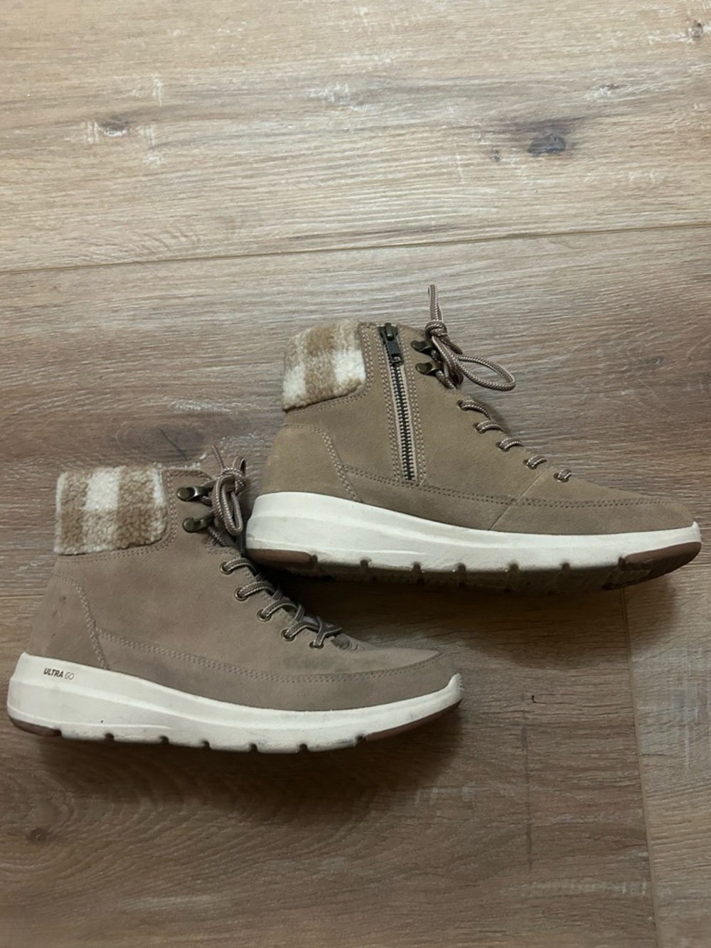 Women’s sketchers Casual Tan Suede Lace-Up Boots with Knit Collar